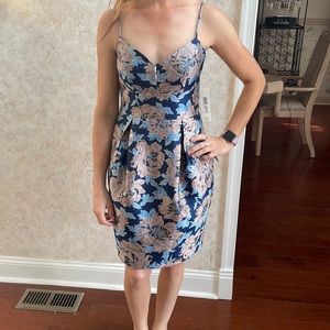 Brand new never worn, has pockets!!
